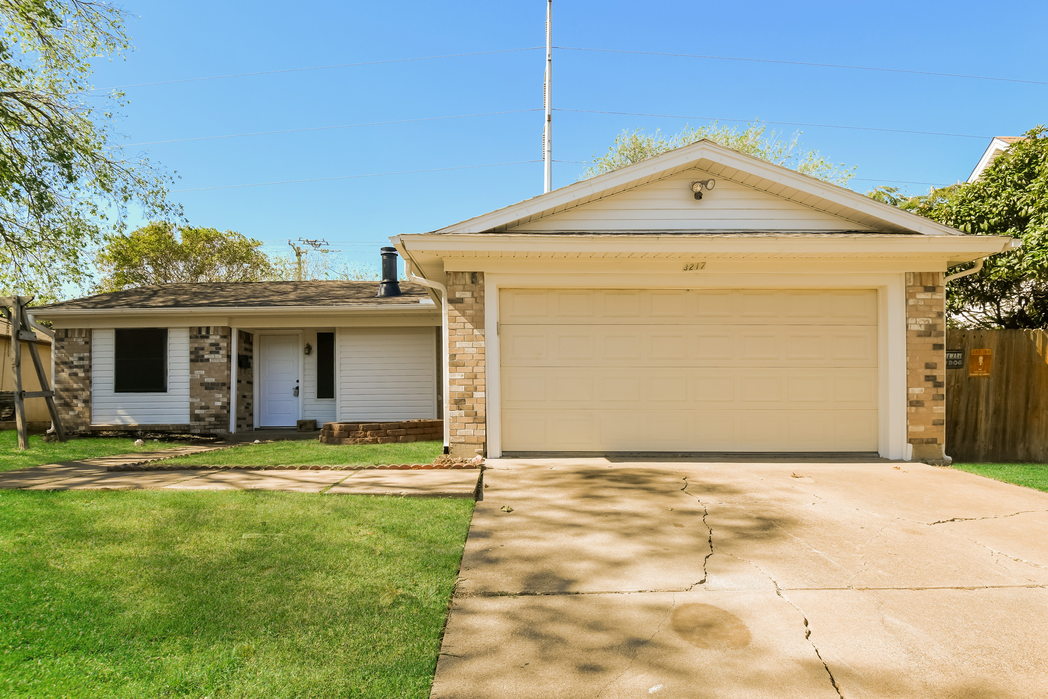 3217 Ridgedale St Irving, TX 75062
